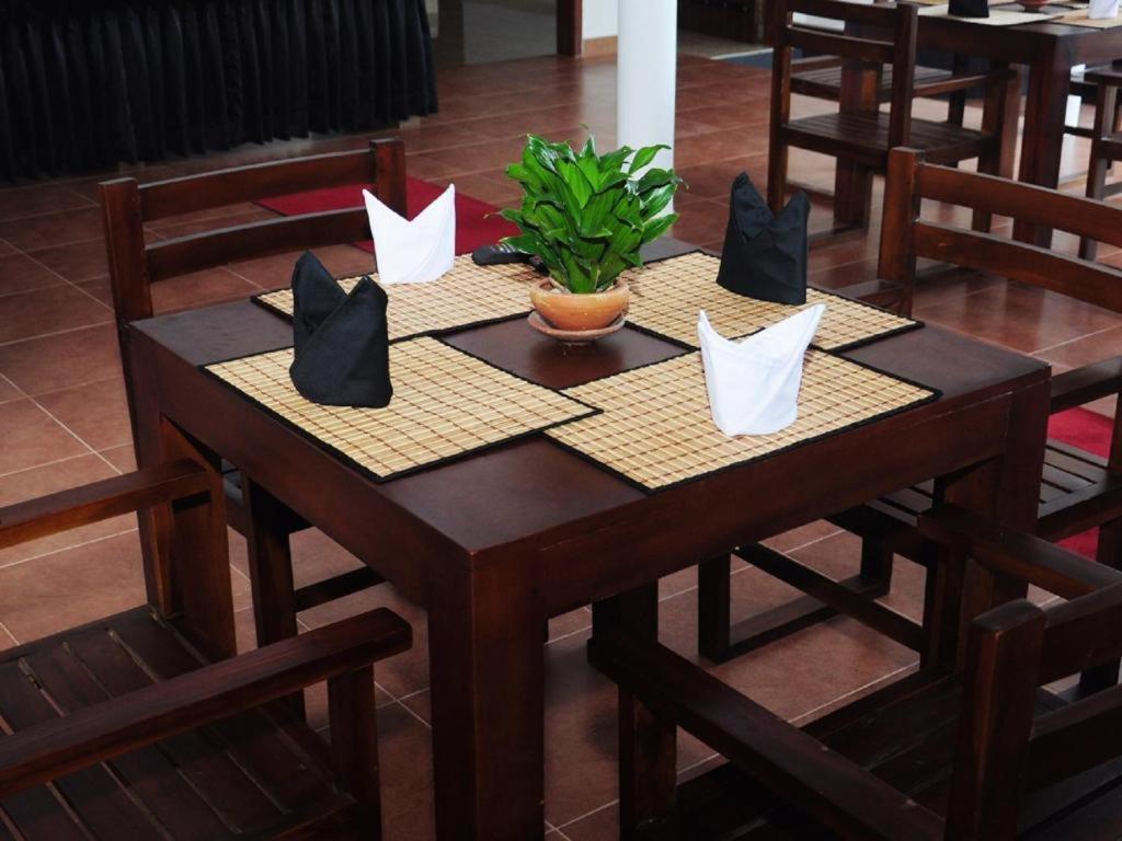 Sihilro Regency Hotel ウダワラウェ エクステリア 写真